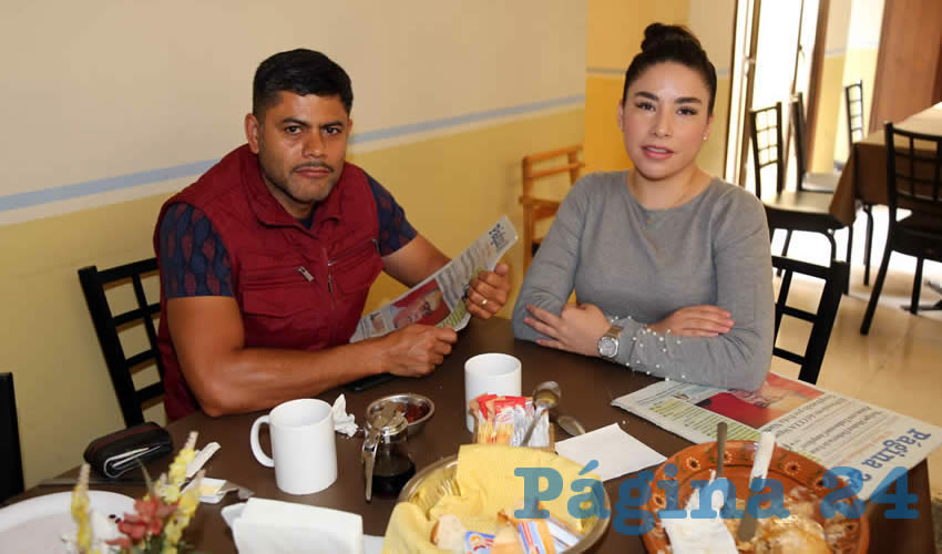 En el restaurante los Antojos de Carranza desayunaron Efraín Ramírez Díaz y Erika García Sánchez