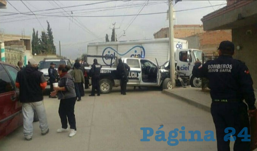 La unidad oficial colision&oacute; contra un cami&oacute;n repartidor