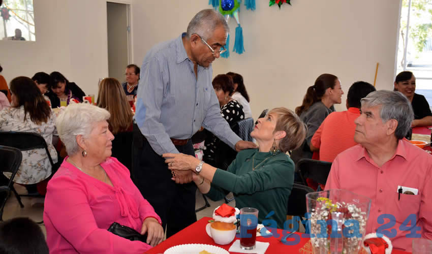 Los voluntarios ofrecen gran parte de su tiempo y conocimientos en capacitar a las familias en situaci&oacute;n de desventaja, con diversos talleres