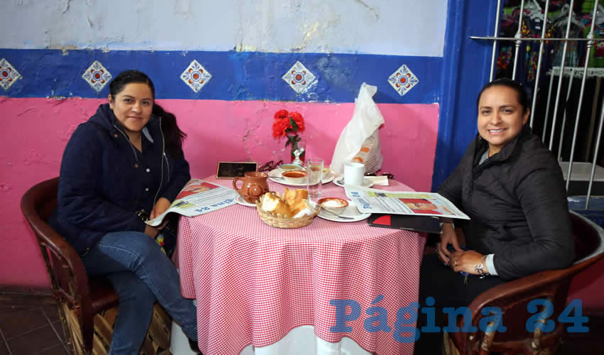 Fátima Valtierra Gaytán y Adriana Díaz García compartieron el primer alimento del día en el restaurante La Saturnina
