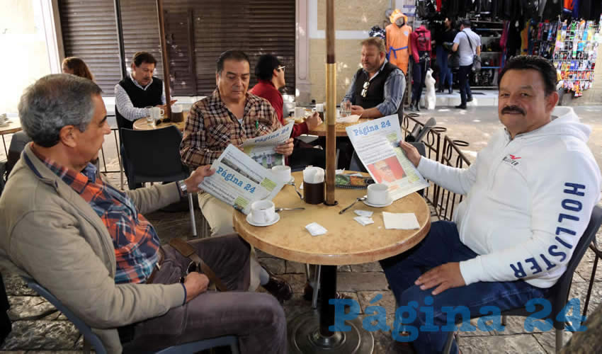 En Café del Codo departieron Manuel González Díaz de León, Raúl Vela González y Raúl Ruiz Don Diego