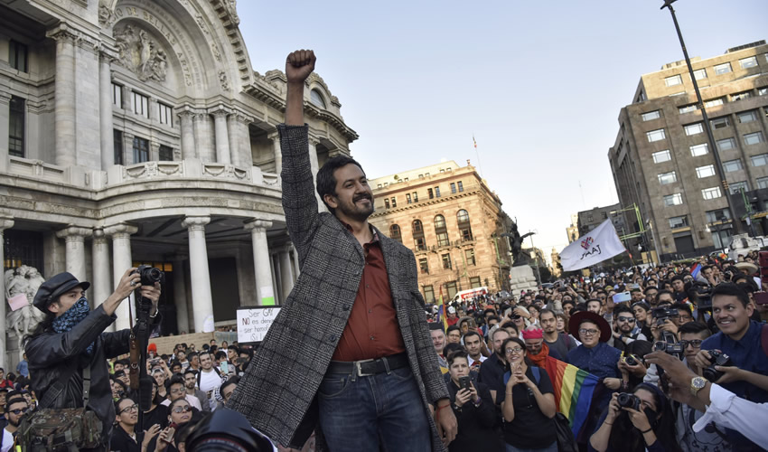 Fabi&aacute;n Ch&aacute;irez, conmocion&oacute; a todo el pa&iacute;s con su obra representando a Emiliano Zapata presentada en el Palacio de Bellas Artes (Foto: Mario Jasso/Cuartoscuro)