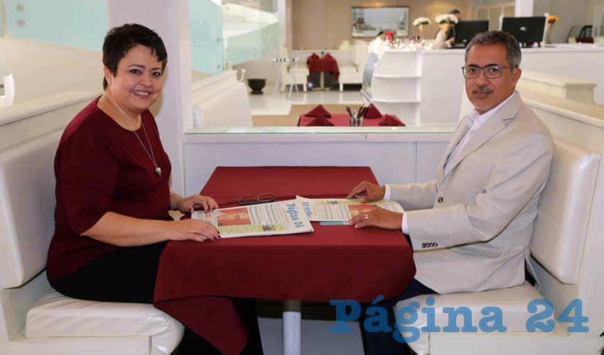 En el restaurante Campo Amor almorzaron Lupita González Madrigal, tesorera de Acocen; y Alfonso Linares Medina, presidente de Acocen