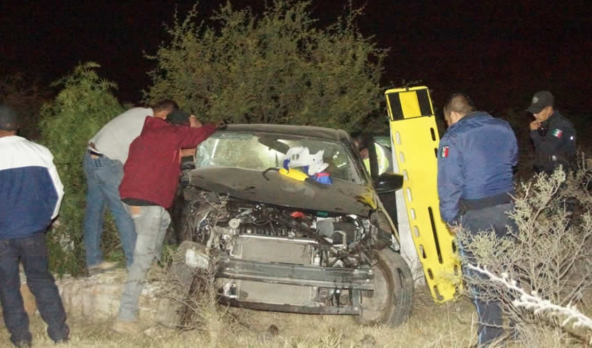 Gustavo Macías Estrada, de 47 años de edad, manejaba el carro Nissan Versa, el cual fue embestido por un auto Nissan Sentra, cuyo chofer ingresó sin ninguna precaución en la carretera a San Luis Potosí
