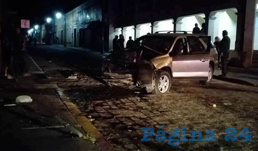 Una camioneta se estrelló por alcance contra un automóvil, sufriendo cuatro personas golpes, pero afortunadamente ninguna de gravedad