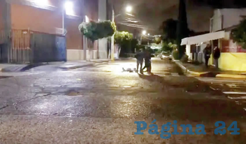 El cuerpo sin vida fue arrojado sobre la calle del fraccionamiento Colón Industrial/Foto: Especial