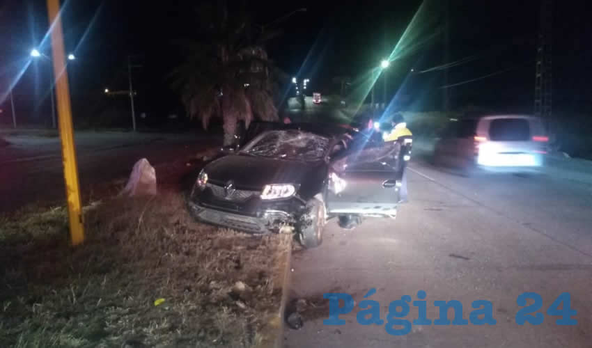 Daniel Iván Bárcenas Escalante chocó su carro en un arbotante