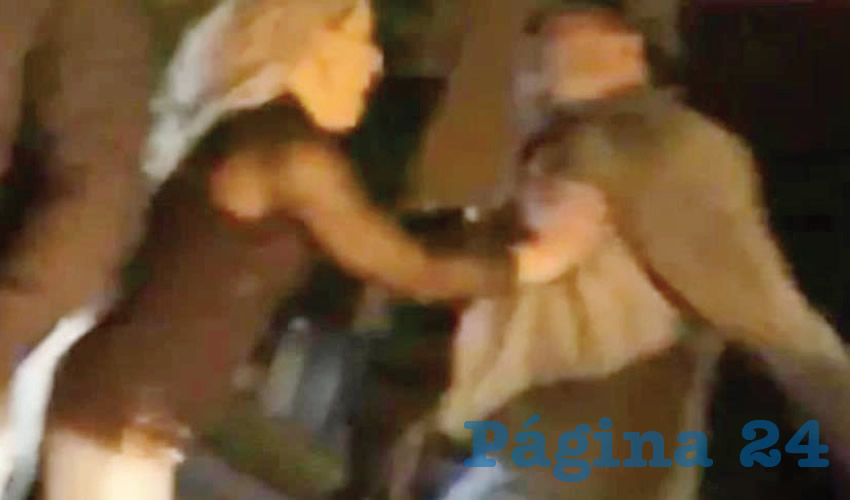 En un video que circula en redes sociales, se observa que Daniel, hijo del alcalde, reclama a sus vecinos por los juegos pirotécnicos; el hombre que graba con su celular, responde “miren, que presidente tan bonito tenemos aquí en Zapotlanejo”/Foto: Tomadas de video