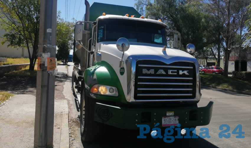 David Herrera Carmona, de 55 a&ntilde;os de edad, fue embestido por este cami&oacute;n recolector de basura