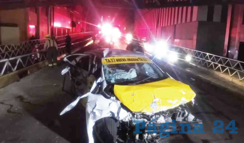 Un hombre, que podría ser conductor de taxi, murió al salir eyectado del vehículo en el que viajaba y del cual perdió el control/Foto: Especial