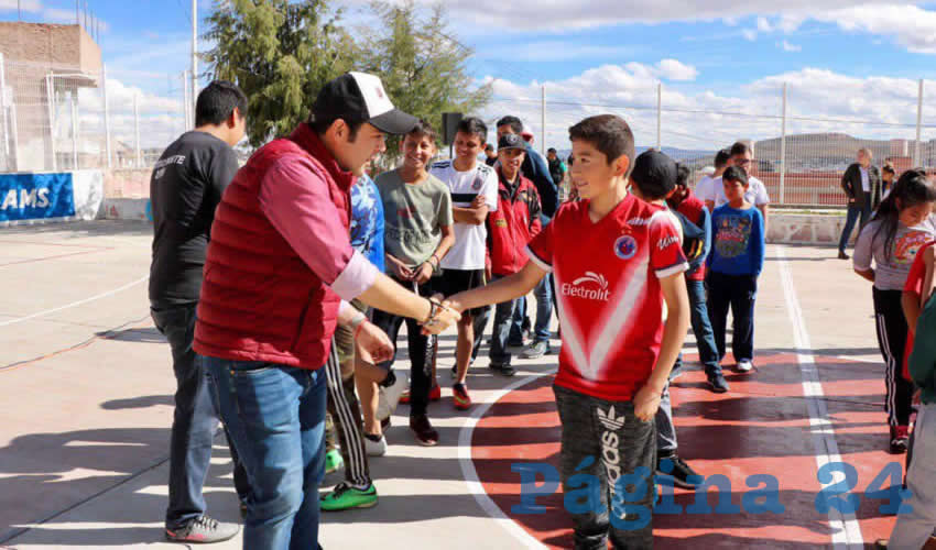 En un convenio de colaboración entre el Ayuntamiento capitalino y el diputado Javier Calzada Vásquez, con una inversión conjunta de medio millón de pesos para la adquisición de uniformes, material deportivo y promoción del deporte, Ulises Mejía Haro aseguró que con dicho convenio se seguir impulsando la práctica deportiva con aliados de la Legislatura Local