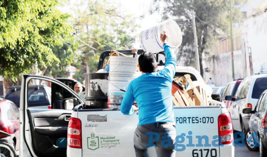El ayuntamiento tapatío informó que durante el año se incautaron alrededor de 2 mil 700 objetos usados para obstaculizar el libre estacionamiento; de los 668 viene-viene llevados ante el juez, sólo 139 pagaron la fianza/Foto: Cortesía