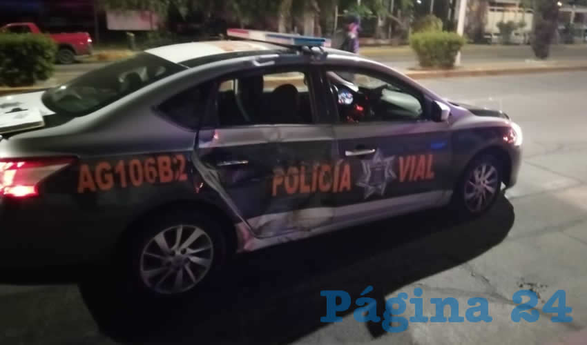 La pareja de motoristas se estrelló contra una patrulla de la Policía Vial, sobre avenida Francisco I. Madero
