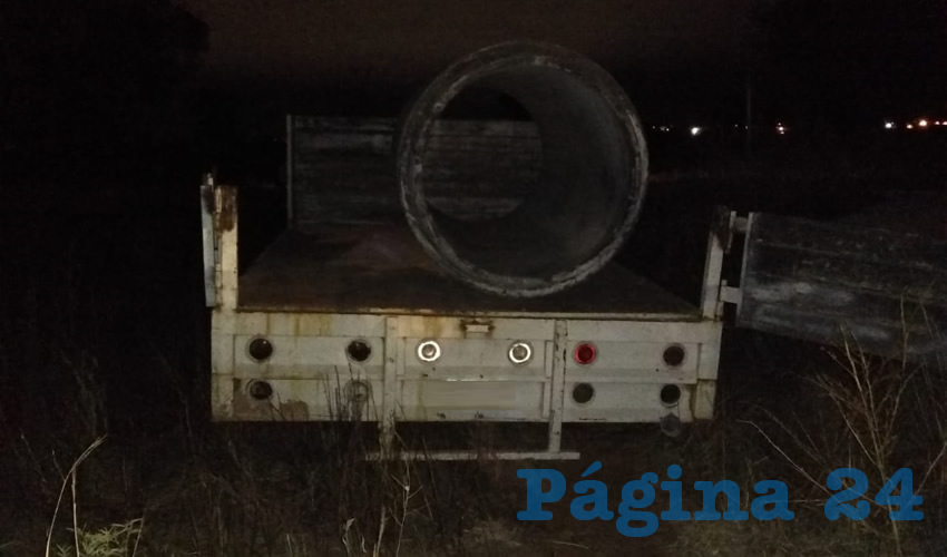 Uno de los tubos robados ya lo habían subido a una camioneta
