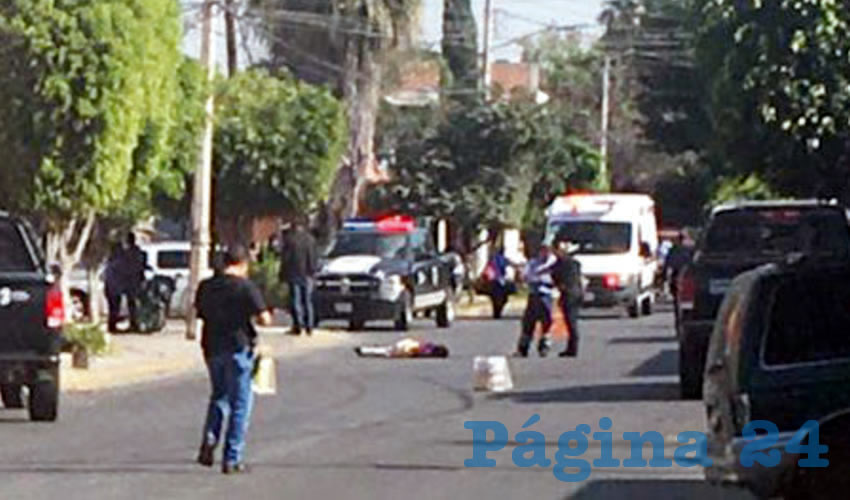 La víctima caminaba por media calle cuando fue agredida a balazos desde un vehículo en movimiento /Foto: Especial