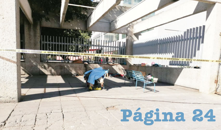 El cuerpo fue encontrado recostado en una banca afuera del Hospital Civil Viejo, en la Torre de Especialidades/Foto: Especial