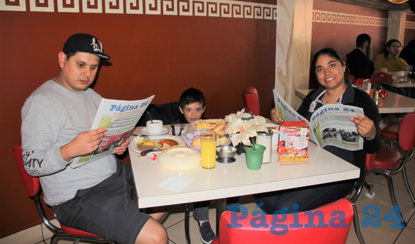 Ernesto Cárdenas Herrera y Araceli Lemus Cordero desayunaron en el restaurante Mitla