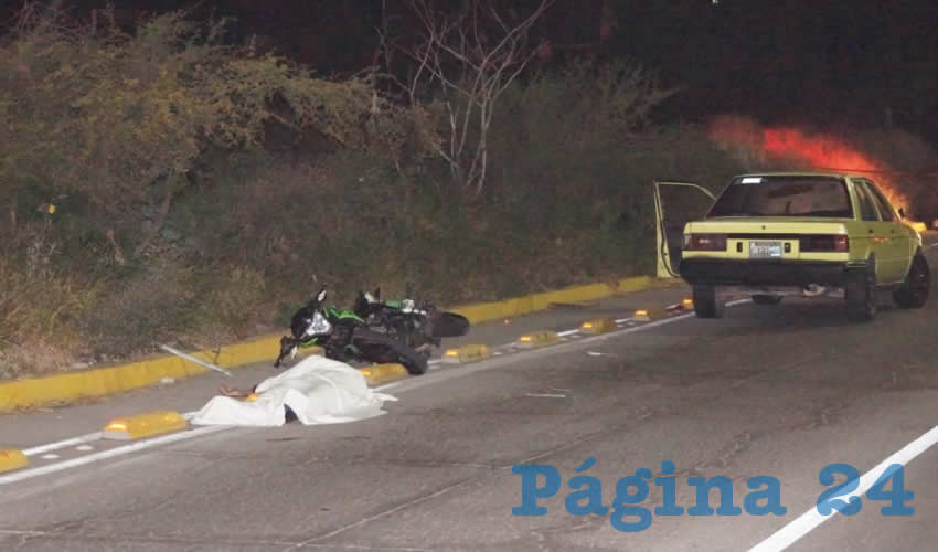 Luis Uriel Alba Ramírez cayó muerto sobre la calle 30 de Septiembre, junto a la moto que tripulaba al asesino y muy cerca de su automóvil