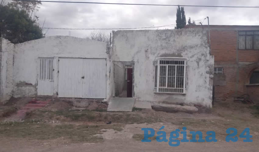 En la parte posterior de esta vivienda fue encontrado el cadáver de una persona, que se calcula perdió la vida hace más de seis meses