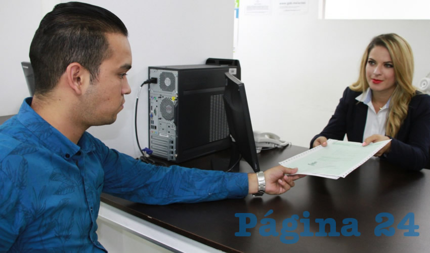 Los solicitantes deberán presentar copia de la Clave Única de Registro de Población y del acta de nacimiento, además de una identificación oficial con fotografía