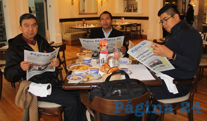 Silvino Hernández Pérez, Pedro Flores Calvario, y Carlo Rafael García Vega compartieron el pan y la sal en Sanborns Francia