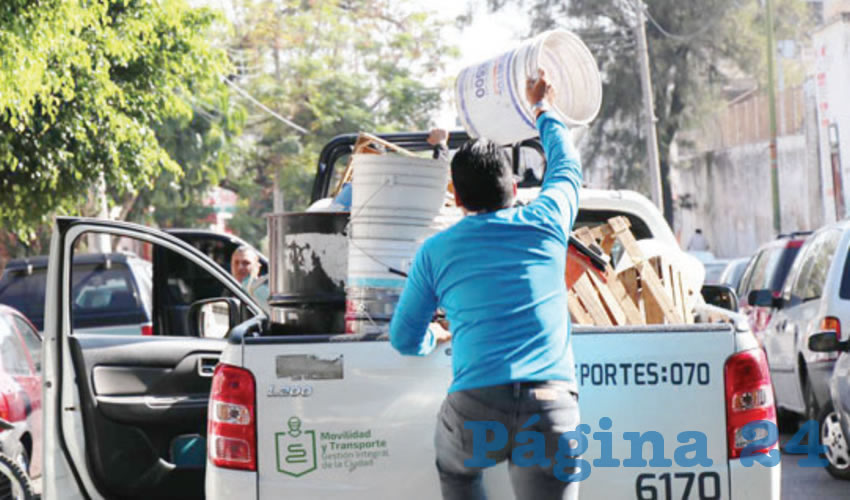 Se dijo que la intención es evitar que la gente haga usufructo de los espacios públicos… aunque por otra parte, el ayuntamiento también pretende avanzar –imponer– con su programa de estacionamiento “público”/Foto: Cortesía