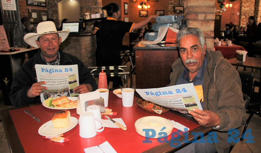 Mario Trinidad Cruz y J. Zacarías Escobedo Ponce desayunaron en Las Antorchas