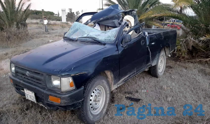 El toldo quedó destrozado por el peso del semoviente, llevándose la peor parte el copiloto Juan Carrillo, quien falleció ahí mismo
