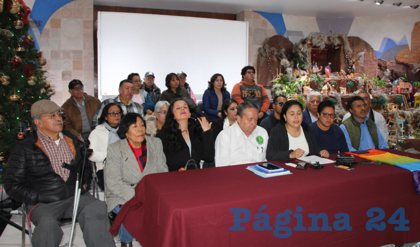 En conferencia de prensa, la diputada local por Movimiento Regeneración Nacional (Morena), Alma Gloria Dávila Luévano y representantes de organizaciones sociales hicieron un llamado a los 58 Cabildos de Zacatecas para que voten en contra la reforma aprobada por el Congreso del Estado con la que los legisladores buscan trabajar únicamente ocho meses al año