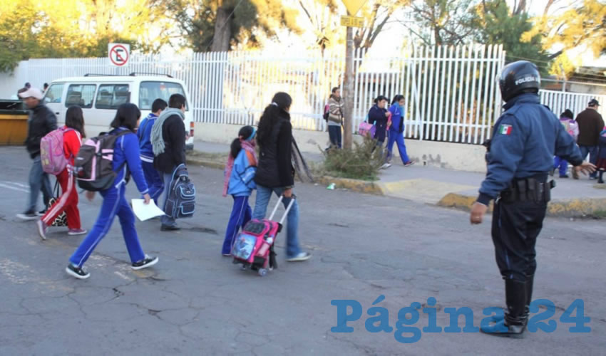 Se pide a las y los conductores respetar las disposiciones que se&ntilde;alan limitar la velocidad a 25 kil&oacute;metros por hora en zonas y horarios escolares