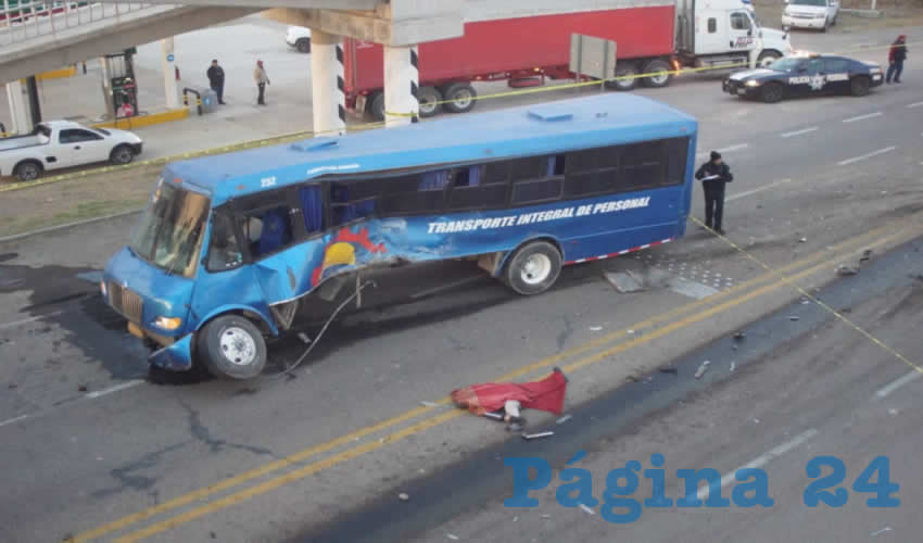 Arturo Esparza salió expulsado del camión al ser colisionado por un tráiler