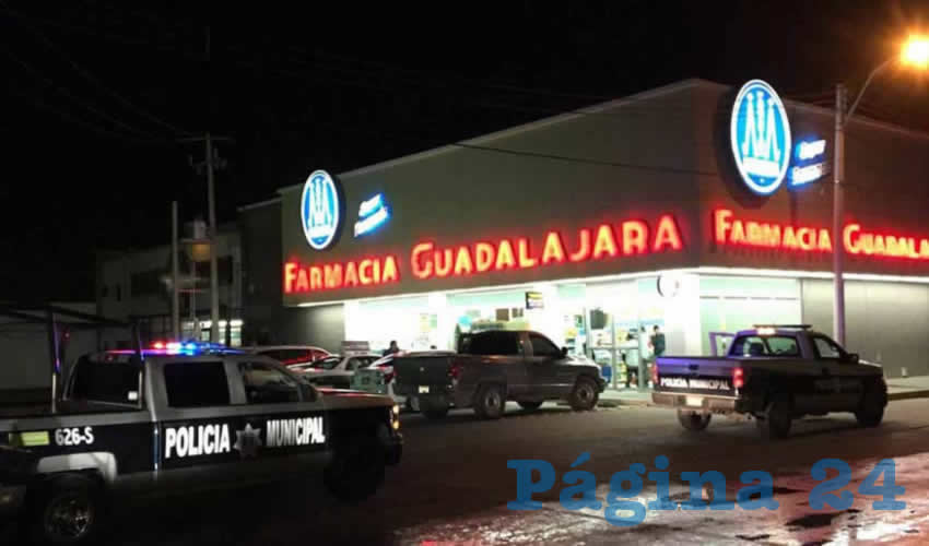 El arribo de la policía a la farmacia Guadalajara