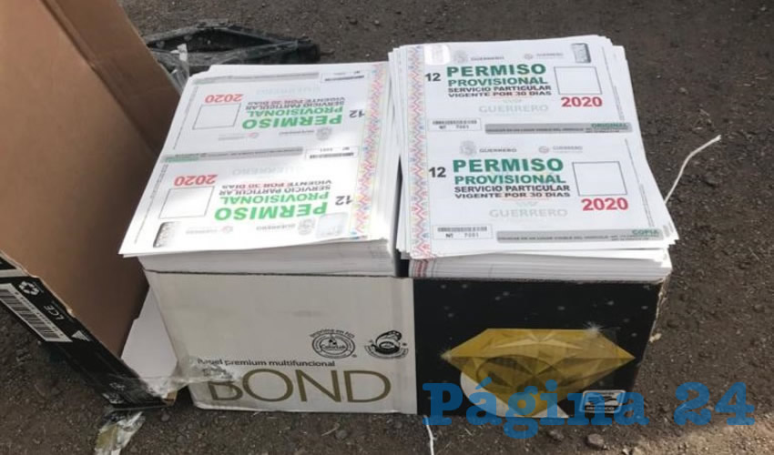 En esta caja, había cuatro mil permisos sin usar, del estado de Guerrero