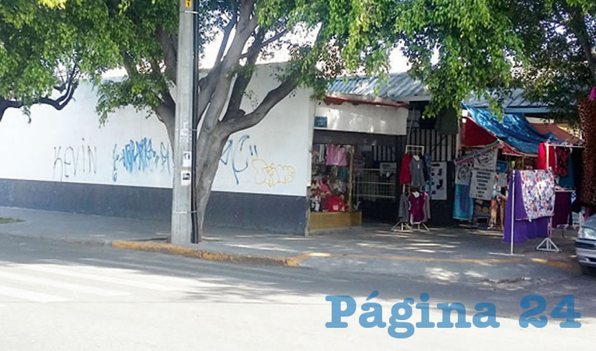Deprimente aspecto ofrece este lugar; pese a esto, las personas intentan hacer su vida normal, pero son blanco de ladrones y de depravados/Fotos: Francisco Tapia