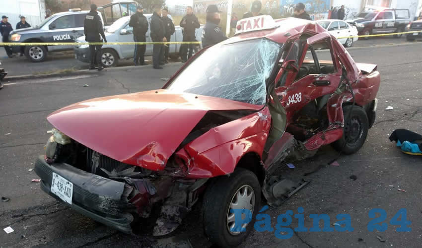 El taxi 3438 quedó totalmente destruido, muriendo su conductora Janeth Horta Cruz