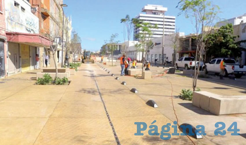 Un día sí y otro también cierran el Paseo Alcalde para continuar con obras ya sea propias o de la línea 3 del tren ligero; el caso es que hay tramos que lucen desiertos durante horas, hecho que repercute en las ventas de los negocios/Foto: Archivo Página 24