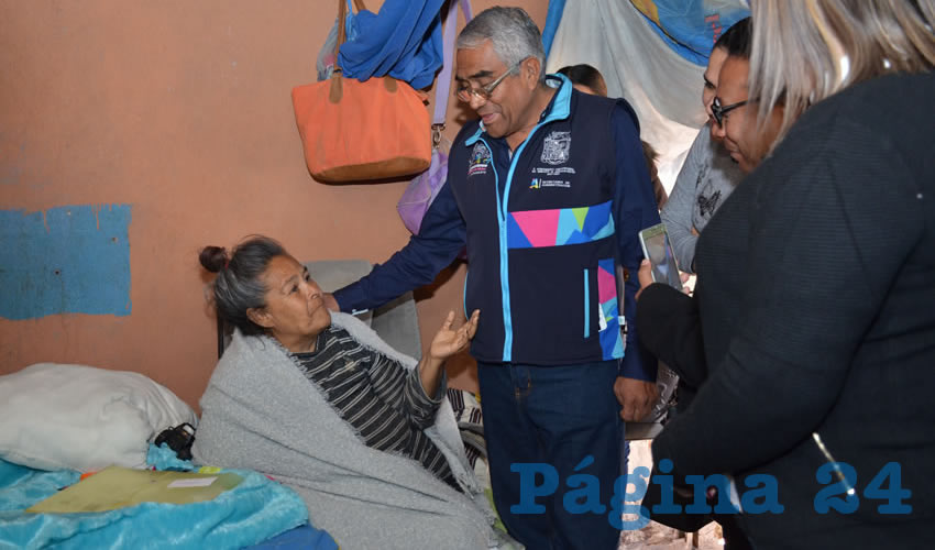 Titulares de diversas dependencias municipales se acercaron a la familia para hacer entrega de art&iacute;culos de primera necesidad
