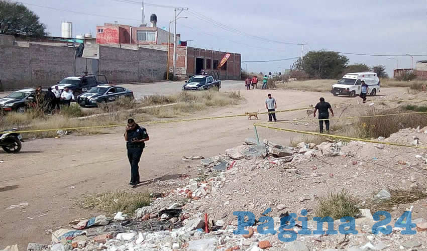 En este terreno baldío dos niños encontraron el cadáver de la víctima, cuya identidad aún se desconoce