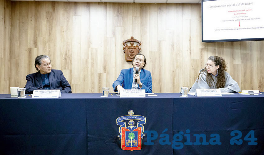 “El gran problema es que despreciamos mucho lo local, despreciamos el conocimiento que aquí se genera y entonces andamos buscando que alguien nos diga lo que ya sabemos”, lamentó académica de la UdeG en torno a la búsqueda de soluciones en materia de combate a la contaminación ambiental/Foto: Cortesía