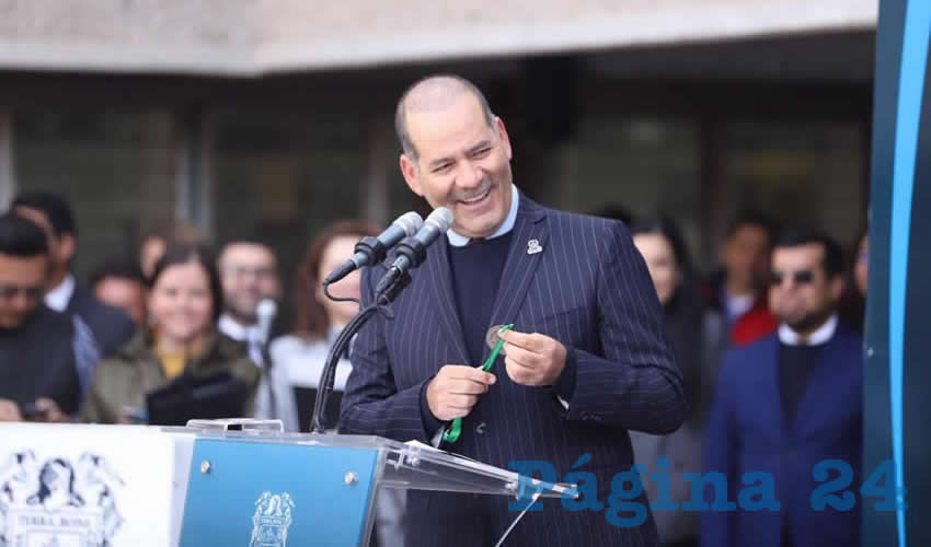 Se entregaron más de 40 mil becas en todos los niveles y 20 mil alumnos hoy están inscritos en el programa Bilingüe