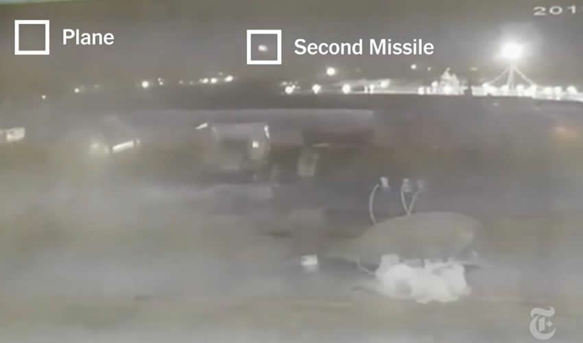 Otro video publicado por el periódico The New York Times muestra el impacto de dos misiles contra el avión ucraniano (Foto: Cortesía/New York Times)