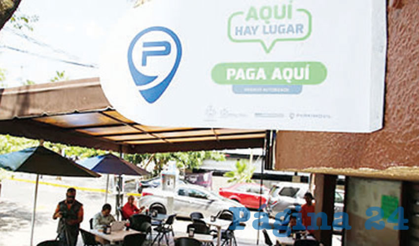 Uno como ciudadano está dispuesto a pagar para estacionarse, pero los lugares para hacerlo son escasos o están cerrados: “De aquí a que encuentras en donde esté abierto llegan los de los parquímetros y te ponen la multa”/Foto: Archivo Página 24