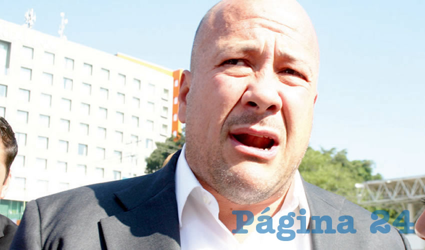 El miedo no anda en burro: Cuatro meses después de que asumió como gobernador de Jalisco, Enrique Alfaro solicitó –junto a dos de sus colaboradores– licencia a la Sedena para portar armas; justificó la petición señalando la inseguridad que se vive en Jalisco, y el auge de grupos delictivos dedicados al narcotráfico y al secuestro/Fotos: Archivo Página 24
