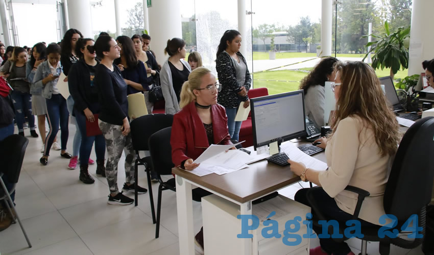 Para la renovación de la beca se deberá contar con promedio mínimo de ocho y ser alumno regular, los cuales son requisitos marcados por el Reglamento de Becas