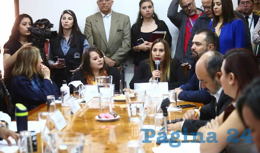 En comisiones conjuntas en el Congreso de Jalisco se dignaron a escuchar a los transportistas, quienes exigían borrar la exigencia de un permiso de 6 mil pesos para circular por la ZMG… También, los diputados locales admitieron que de seguir aferrados, “sentarían un mal precedente a nivel nacional”/Foto: Cortesía