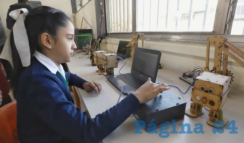Actualmente 16 planteles de secundaria y telesecundaria cuentan con Laboratorios de Rob&oacute;tica e Inform&aacute;tica