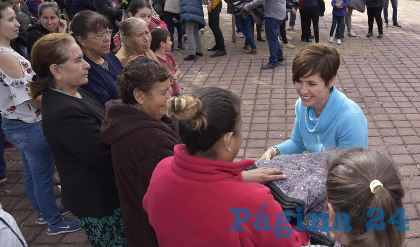 Para focalizar y entregar a quien m&aacute;s lo necesita estas 5 mil cobijas, se cont&oacute; con la participaci&oacute;n de cada uno de los DIF Municipales
