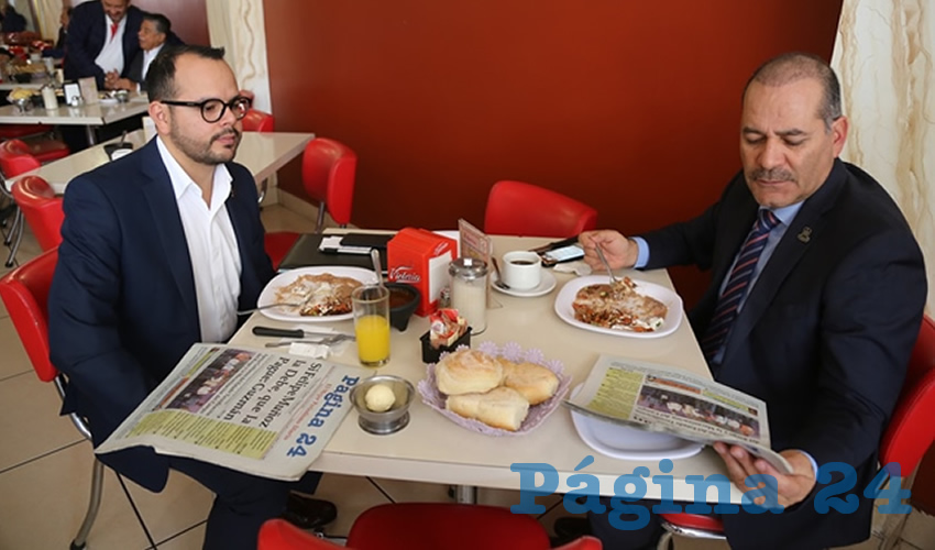 En el restaurante Mitla desayunaron Luis Ernesto Marentes Vejar y Mart&iacute;n Orozco Sandoval, gobernador constitucional del Estado de Aguascalientes