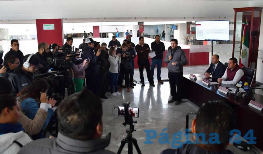 En conferencia de prensa, Julio César Chávez Padilla, presidente municipal de Guadalupe (Foto Rocío Castro Alvarado)