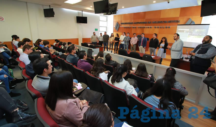 Además de ser orientados sobre las dinámicas que se realizan en su unidad académica y la propia institución, los estudiantes se familiarizan con su carrera profesional